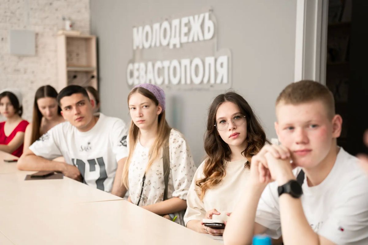 Прокуратура города Севастополя провела патриотическое мероприятие с демонстрацией документального фильма из коллекции Международного фестиваля «Кино на службе Отечеству» ___ Прокуратура города Севастополя провела патриотическое мероприятие с демонстрацией документального фильма из коллекции Международного фестиваля «Кино на службе Отечеству» ___