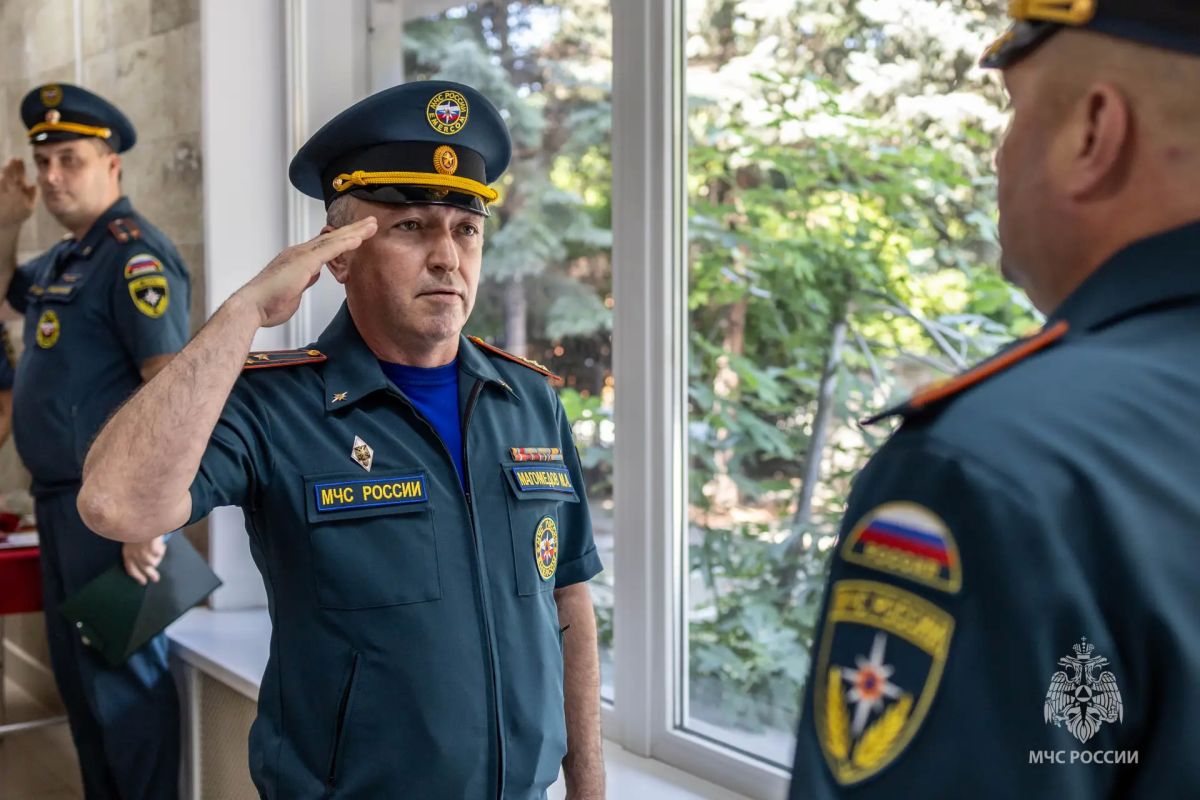 В преддверии Дня Государственного пожарного надзора чествовали севастопольских инспекторов и дознавателей чрезвычайного ведомства В преддверии Дня Государственного пожарного надзора чествовали севастопольских инспекторов и дознавателей чрезвычайного ведомства