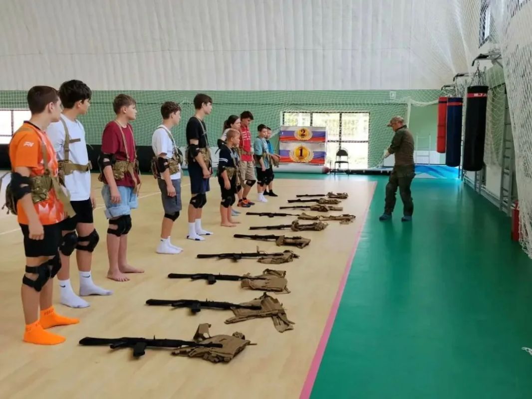 Ветераны СВО провели для школьников военно-спортивное занятие «Рубеж Ветераны СВО провели для школьников военно-спортивное занятие «Рубеж