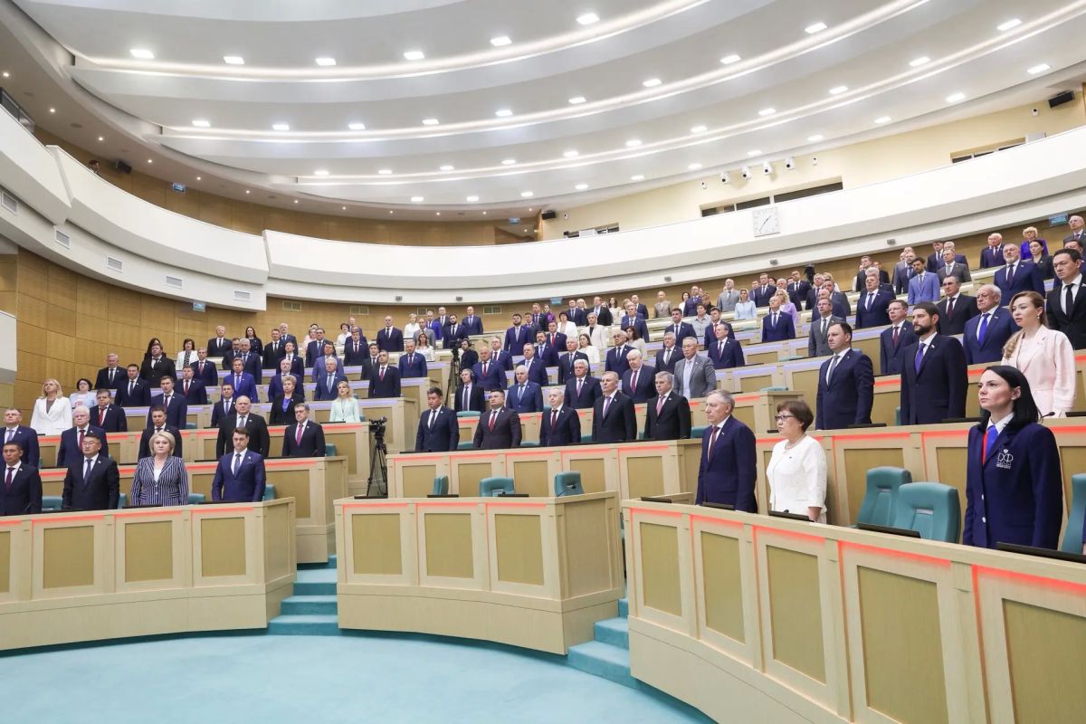 Екатерина Алтабаева: Сенаторами одобрен закон, направленный на регулирование вопросов трудовой миграции Екатерина Алтабаева: Сенаторами одобрен закон, направленный на регулирование вопросов трудовой миграции