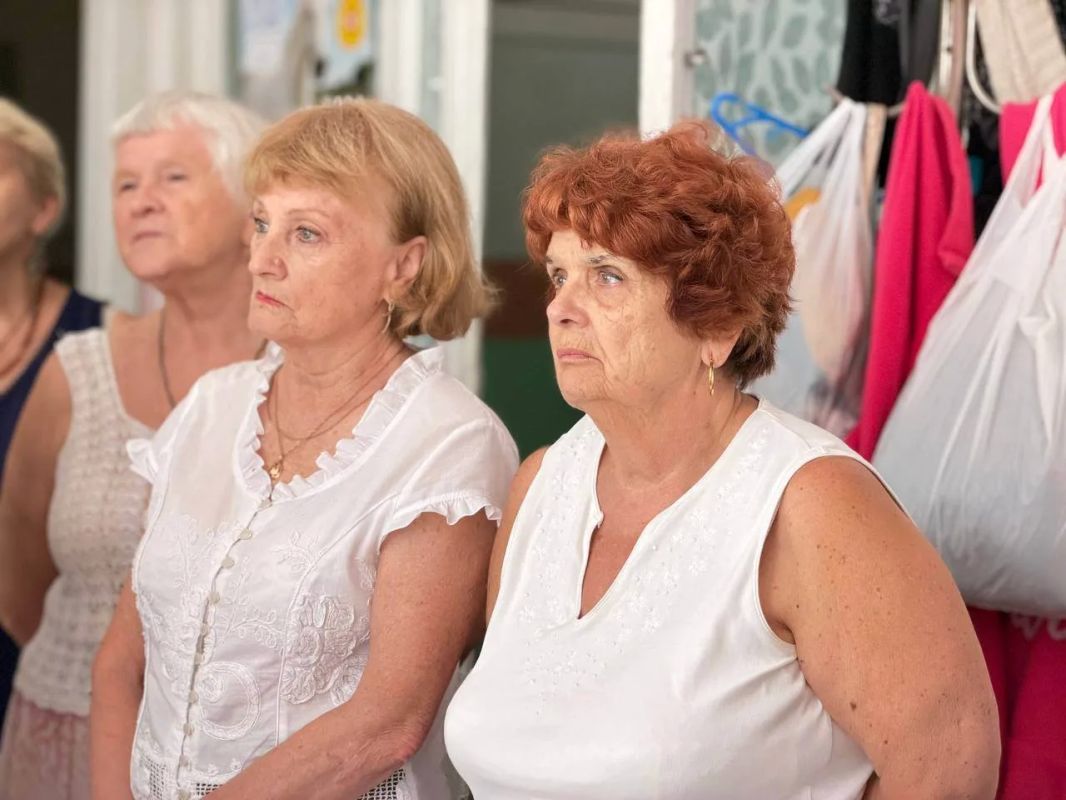 Татьяна Лобач: Совместно с заместителем главы Балаклавского муниципального округа Юлией Липовкой и Сергеем Науменко встретились с балаклавскими активистками, которые плетут маскировочные сети для наших бойцов, выполняющих... Татьяна Лобач: Совместно с заместителем главы Балаклавского муниципального округа Юлией Липовкой и Сергеем Науменко встретились с балаклавскими активистками, которые плетут маскировочные сети для наших бойцов, выполняющих...