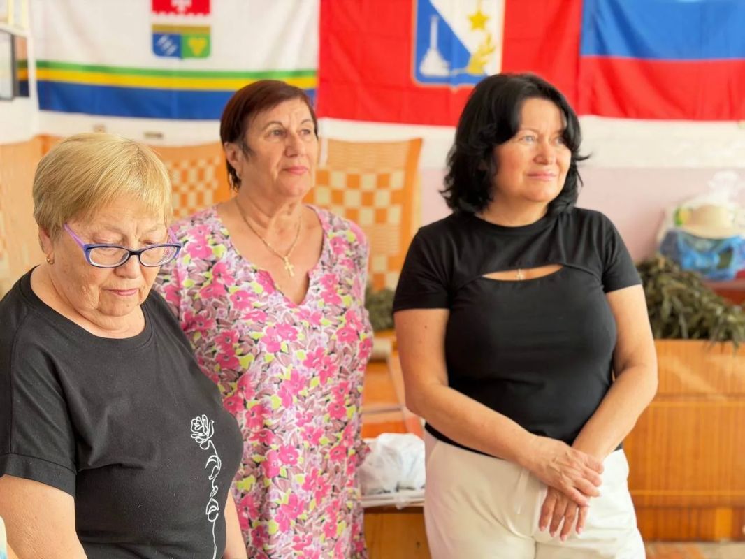 Татьяна Лобач: Совместно с заместителем главы Балаклавского муниципального округа Юлией Липовкой и Сергеем Науменко встретились с балаклавскими активистками, которые плетут маскировочные сети для наших бойцов, выполняющих... Татьяна Лобач: Совместно с заместителем главы Балаклавского муниципального округа Юлией Липовкой и Сергеем Науменко встретились с балаклавскими активистками, которые плетут маскировочные сети для наших бойцов, выполняющих...