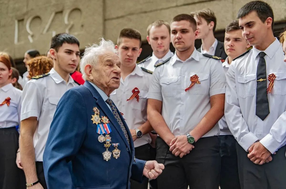 Сегодня исполнился 101 год ветерану Великой Отечественной войны Михаилу Степановичу Латохе Сегодня исполнился 101 год ветерану Великой Отечественной войны Михаилу Степановичу Латохе