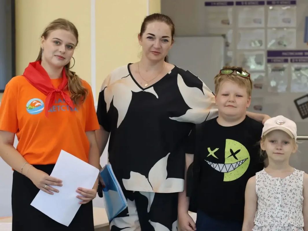 Впервые в Севастополе мы проводим летнюю досуговую программу «Планета детства в школах» Впервые в Севастополе мы проводим летнюю досуговую программу «Планета детства в школах»