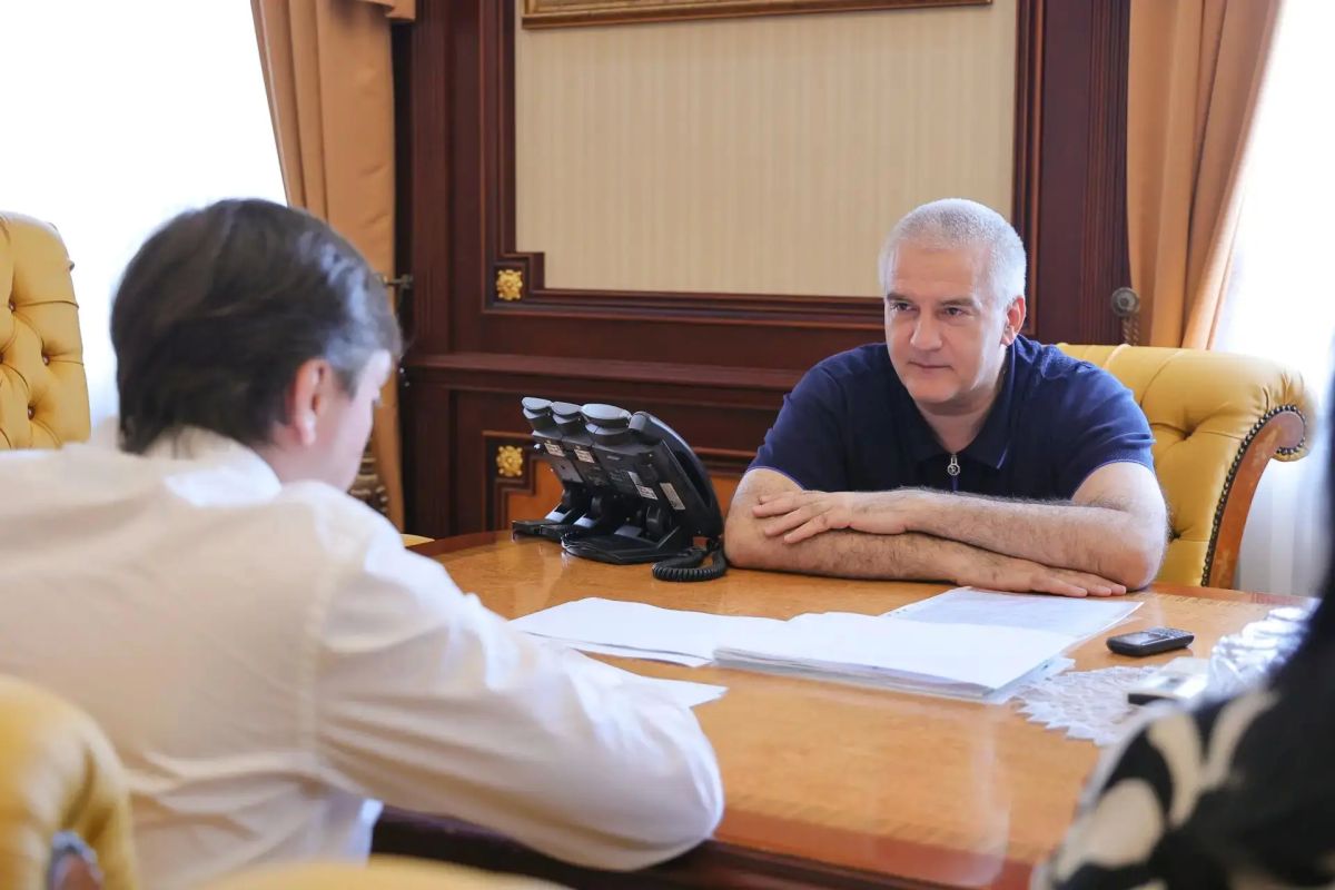 Кравцов и Аксёнов обсудили подготовку к учебному году и поддержку педагогов в Крыму Кравцов и Аксёнов обсудили подготовку к учебному году и поддержку педагогов в Крыму