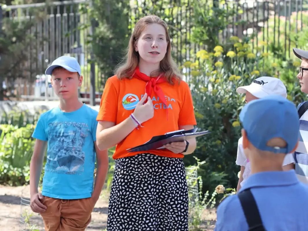 Впервые в Севастополе мы проводим летнюю досуговую программу «Планета детства в школах» Впервые в Севастополе мы проводим летнюю досуговую программу «Планета детства в школах»