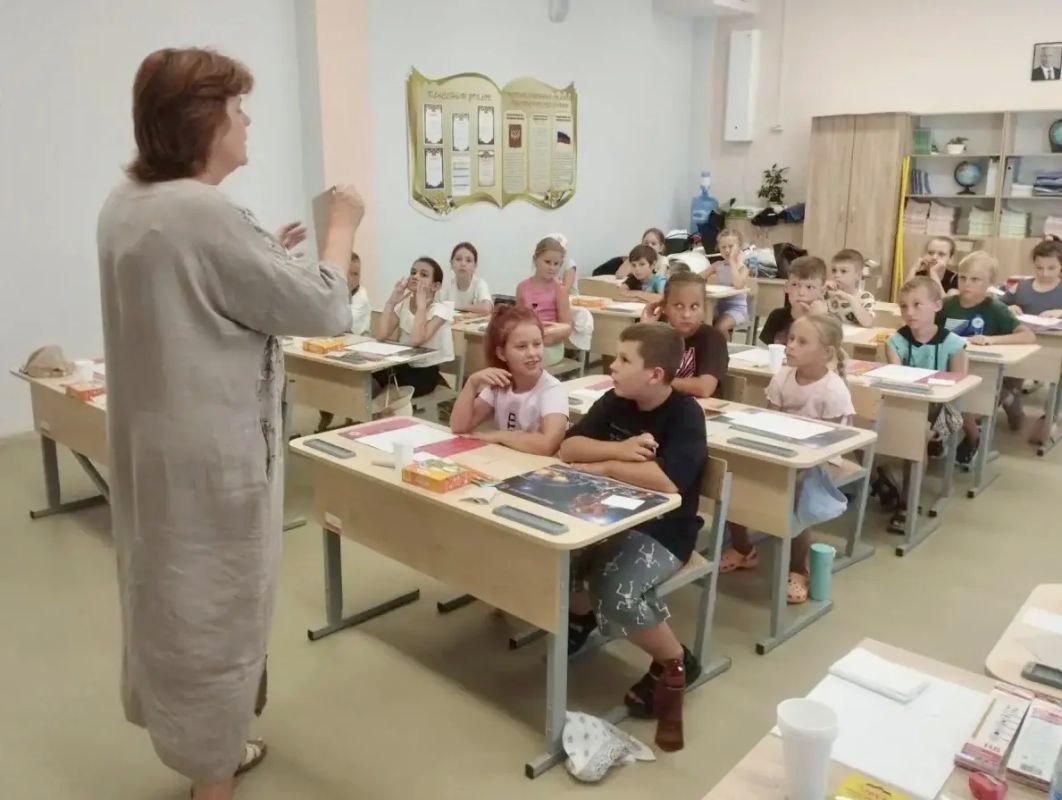 Впервые в Севастополе мы проводим летнюю досуговую программу «Планета детства в школах» Впервые в Севастополе мы проводим летнюю досуговую программу «Планета детства в школах»