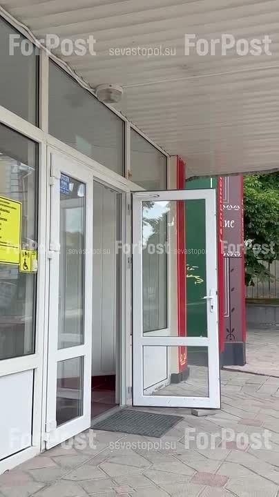 В Бахчисарае обновили фасад Центральной районной библиотеке им. А.С. Пушкина
