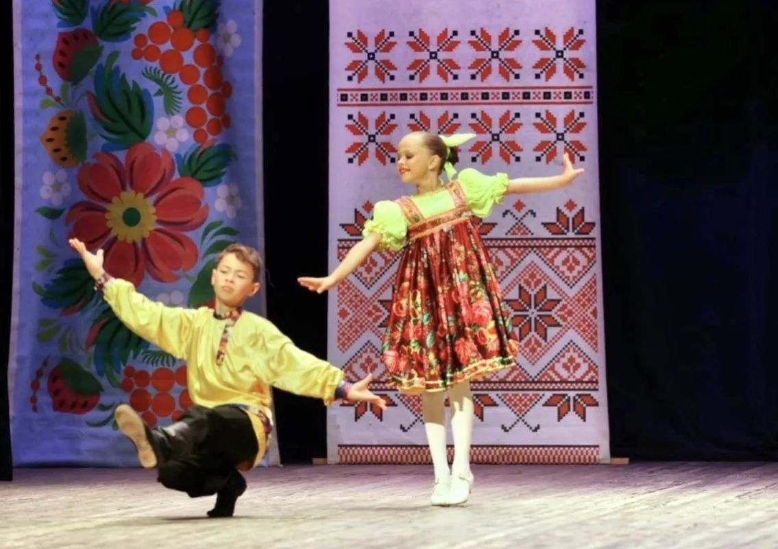 Образцовый хореографический ансамбль «Калейдоскоп» объявляет набор! Образцовый хореографический ансамбль «Калейдоскоп» объявляет набор!
