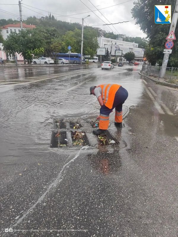 Бригады «Водоканала» с самого утра дежурят на улицах Севастополя Бригады «Водоканала» с самого утра дежурят на улицах Севастополя