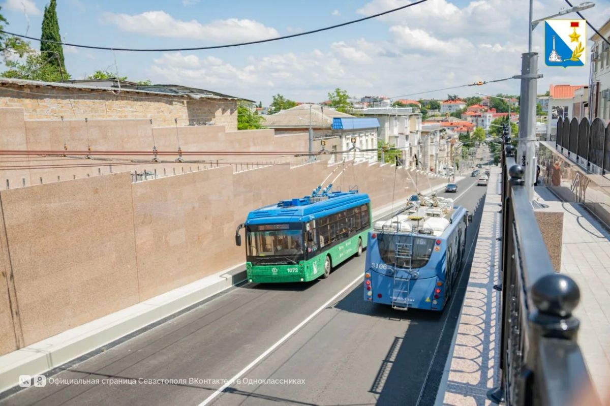 В центр города теперь можно добраться привычным маршрутом — троллейбусы поехали по улице Адмирала Октябрьского В центр города теперь можно добраться привычным маршрутом — троллейбусы поехали по улице Адмирала Октябрьского