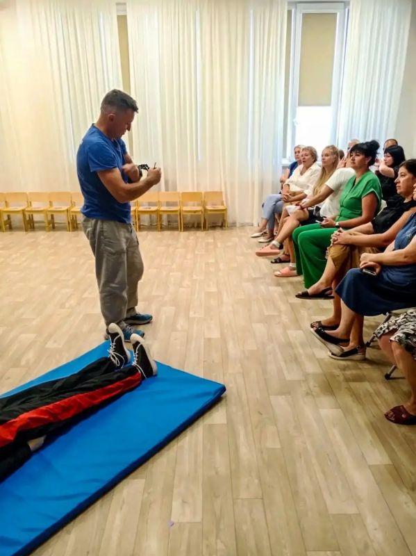 Спасатели провели занятие по оказанию первой помощи для сотрудников детского сада Спасатели провели занятие по оказанию первой помощи для сотрудников детского сада