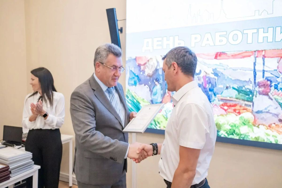 Николай Приставка: Накануне профессионального праздника — Дня работника торговли — по поручению Губернатора Михаила Владимировича Развожаева вручил благодарственные письма Губернатора Севастополя представителям отрасли Николай Приставка: Накануне профессионального праздника — Дня работника торговли — по поручению Губернатора Михаила Владимировича Развожаева вручил благодарственные письма Губернатора Севастополя представителям отрасли