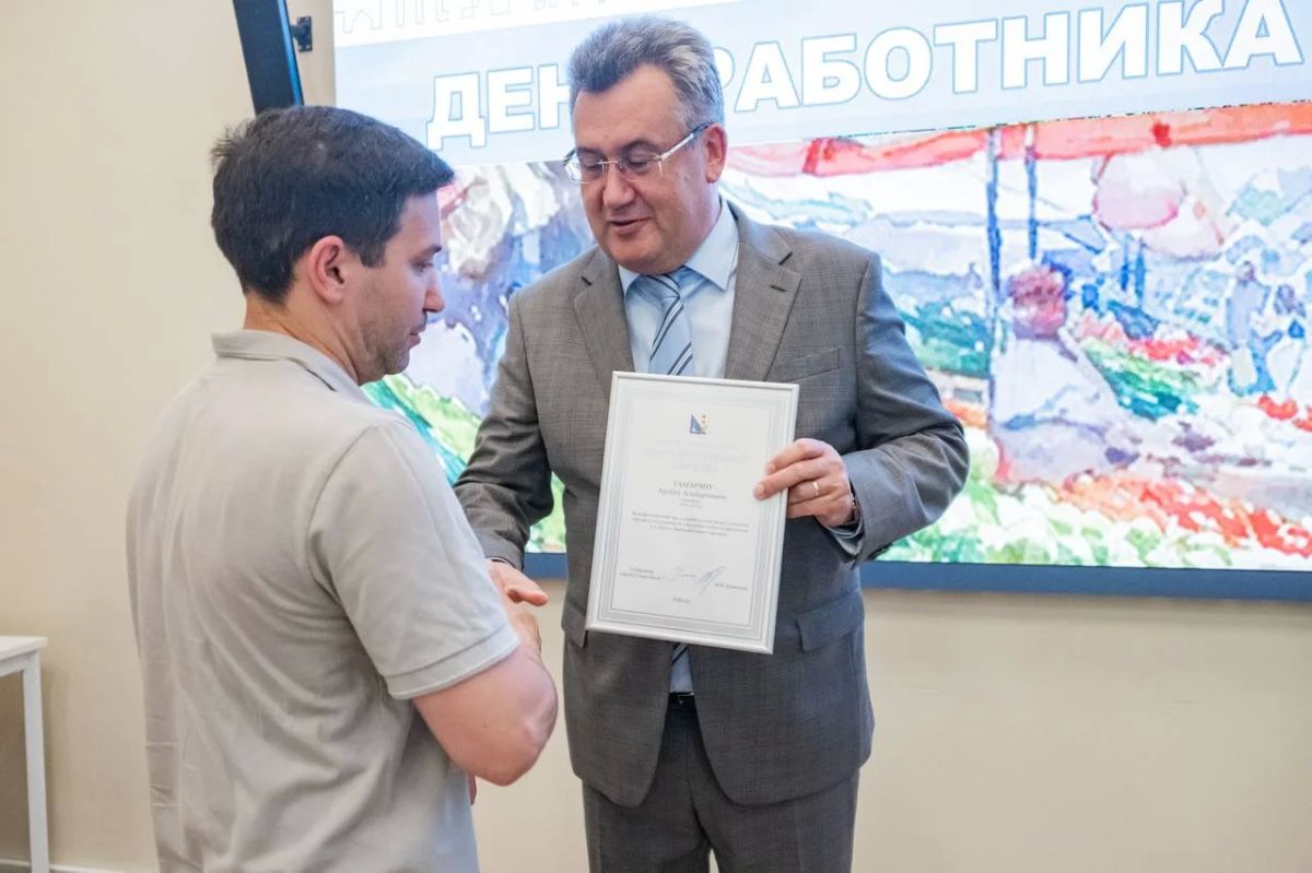 Николай Приставка: Накануне профессионального праздника — Дня работника торговли — по поручению Губернатора Михаила Владимировича Развожаева вручил благодарственные письма Губернатора Севастополя представителям отрасли Николай Приставка: Накануне профессионального праздника — Дня работника торговли — по поручению Губернатора Михаила Владимировича Развожаева вручил благодарственные письма Губернатора Севастополя представителям отрасли
