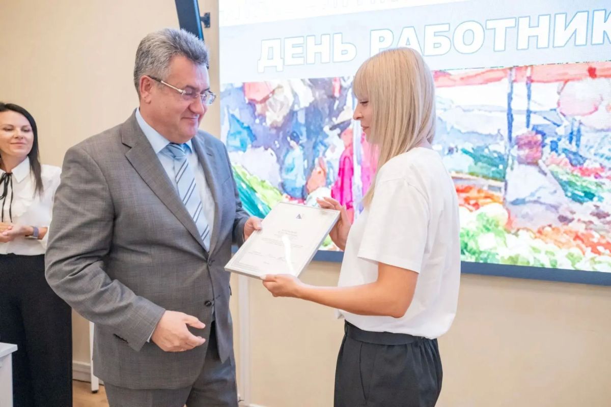 Николай Приставка: Накануне профессионального праздника — Дня работника торговли — по поручению Губернатора Михаила Владимировича Развожаева вручил благодарственные письма Губернатора Севастополя представителям отрасли Николай Приставка: Накануне профессионального праздника — Дня работника торговли — по поручению Губернатора Михаила Владимировича Развожаева вручил благодарственные письма Губернатора Севастополя представителям отрасли