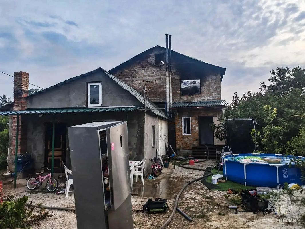 В Севастополе на пожаре в частном доме пострадал мужчина