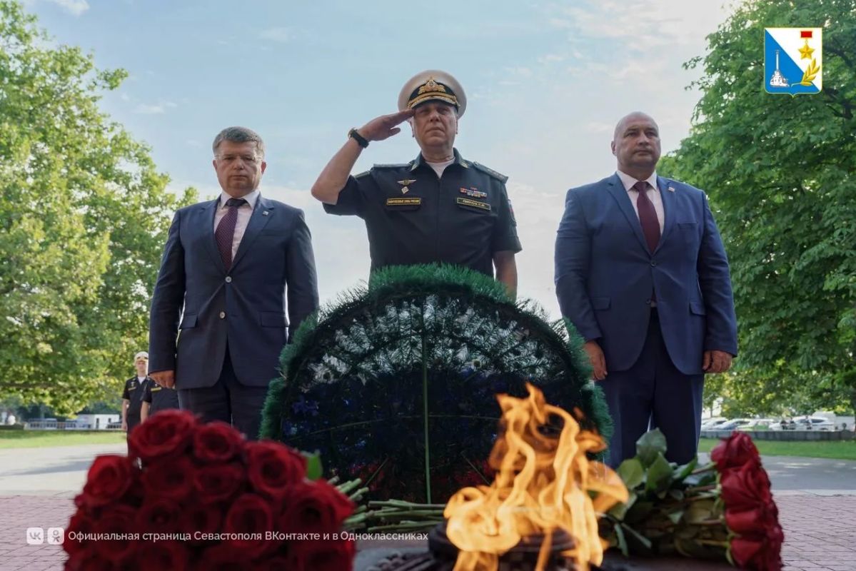 Севастополь торжественно встретил День Военно-Морского Флота Севастополь торжественно встретил День Военно-Морского Флота