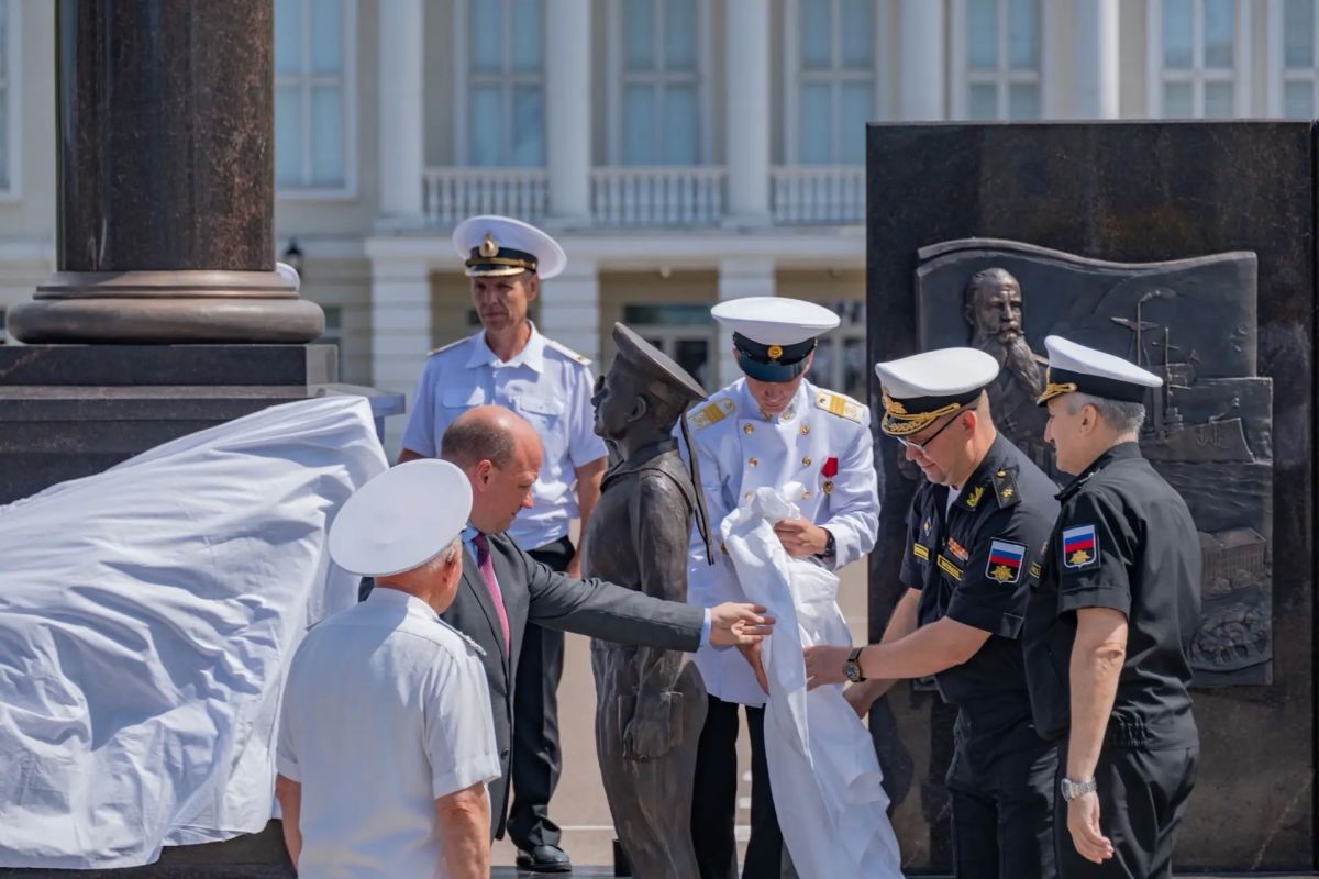 Игорь Михеев: Дорогие моряки Черноморского флота, уважаемые ветераны, жители и гости Севастополя! Сердечно поздравляю вас с Днём ВоенноМорского Флота! Игорь Михеев: Дорогие моряки Черноморского флота, уважаемые ветераны, жители и гости Севастополя! Сердечно поздравляю вас с Днём ВоенноМорского Флота!