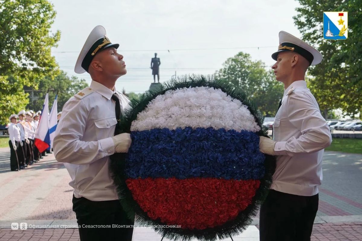 Севастополь торжественно встретил День Военно-Морского Флота Севастополь торжественно встретил День Военно-Морского Флота