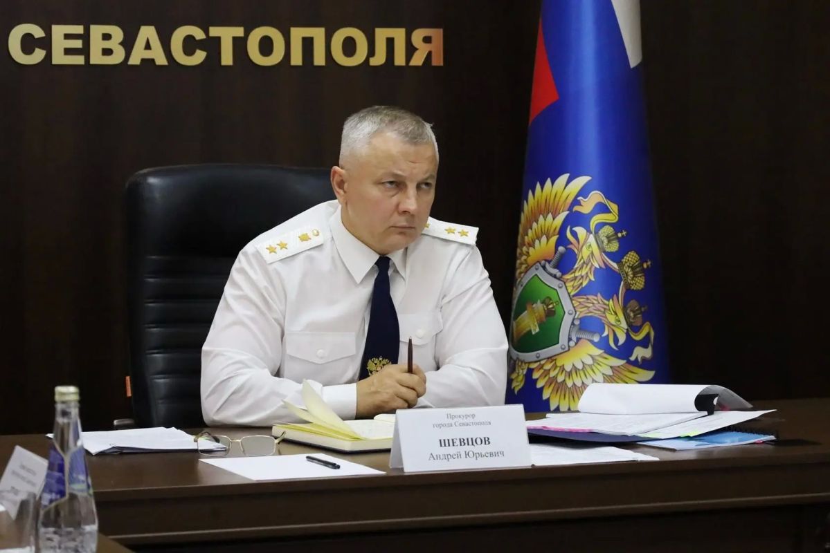 На заседании коллегии прокуратуры города прокурор Севастополя Андрей Шевцов определил приоритетные задачи для работников ведомства на второе полугодие 2026 года На заседании коллегии прокуратуры города прокурор Севастополя Андрей Шевцов определил приоритетные задачи для работников ведомства на второе полугодие 2026 года