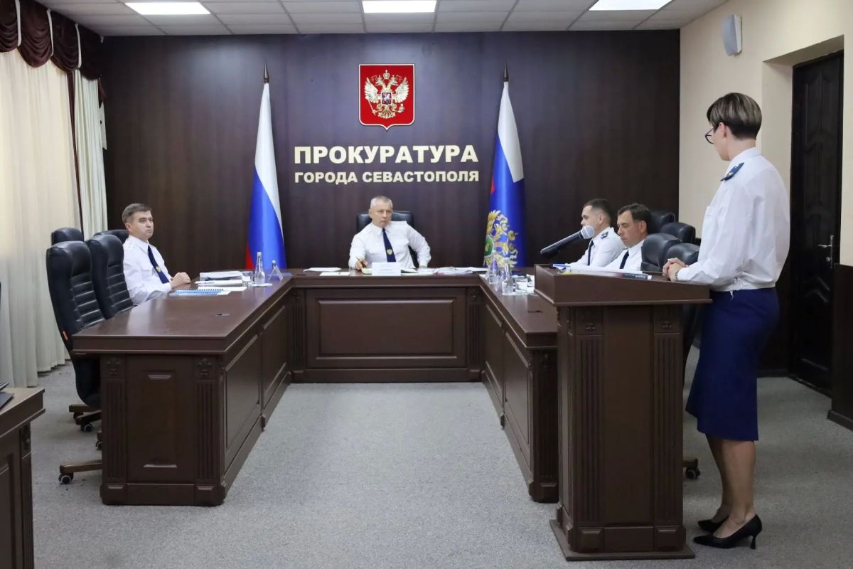 На заседании коллегии прокуратуры города прокурор Севастополя Андрей Шевцов определил приоритетные задачи для работников ведомства на второе полугодие 2026 года На заседании коллегии прокуратуры города прокурор Севастополя Андрей Шевцов определил приоритетные задачи для работников ведомства на второе полугодие 2026 года