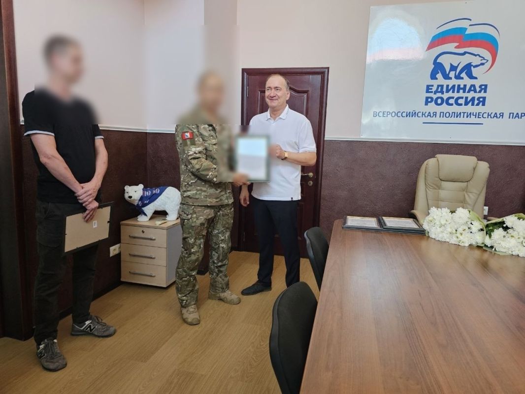 Дмитрий Белик: Вручил благодарственные письма тем, кто добровольно встал на защиту Севастополя и Крыма в рядах вооруженных формирований нашей страны Дмитрий Белик: Вручил благодарственные письма тем, кто добровольно встал на защиту Севастополя и Крыма в рядах вооруженных формирований нашей страны