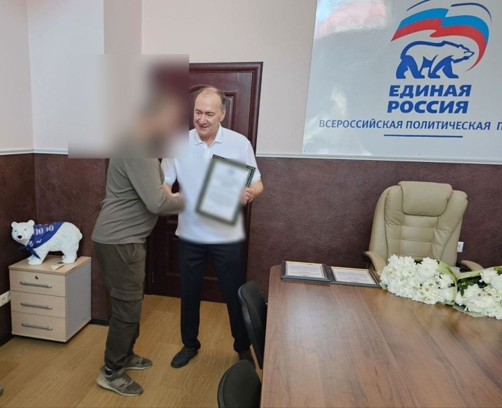 Дмитрий Белик: Вручил благодарственные письма тем, кто добровольно встал на защиту Севастополя и Крыма в рядах вооруженных формирований нашей страны Дмитрий Белик: Вручил благодарственные письма тем, кто добровольно встал на защиту Севастополя и Крыма в рядах вооруженных формирований нашей страны
