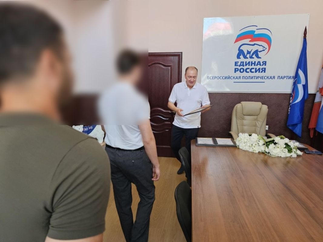 Дмитрий Белик: Вручил благодарственные письма тем, кто добровольно встал на защиту Севастополя и Крыма в рядах вооруженных формирований нашей страны Дмитрий Белик: Вручил благодарственные письма тем, кто добровольно встал на защиту Севастополя и Крыма в рядах вооруженных формирований нашей страны