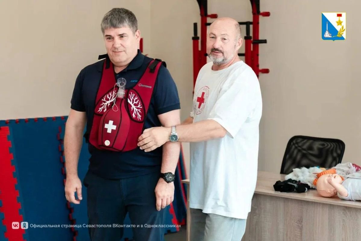 Сотрудников спортивной школы № 7 обучили действовать в экстренных ситуациях Сотрудников спортивной школы № 7 обучили действовать в экстренных ситуациях