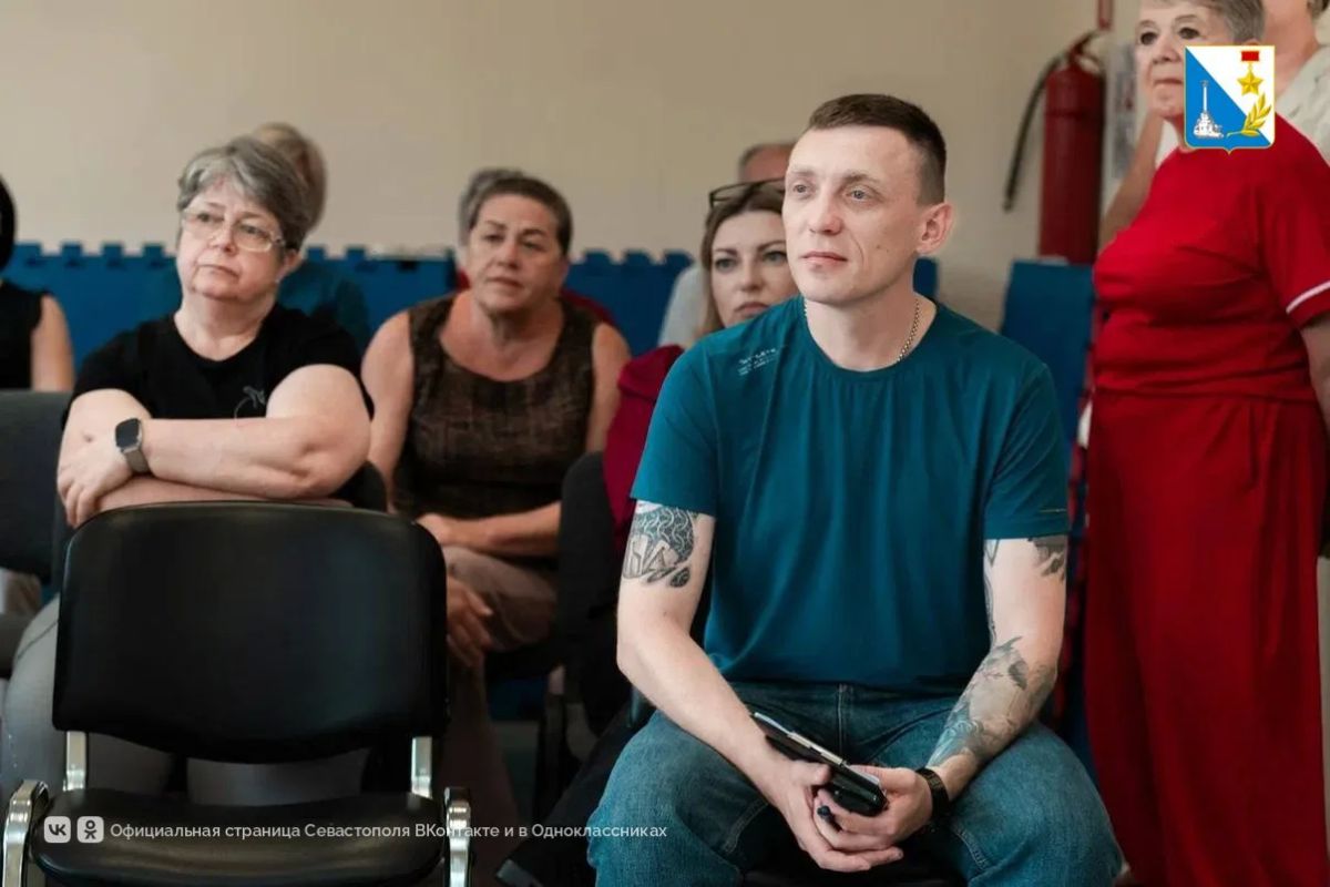Сотрудников спортивной школы № 7 обучили действовать в экстренных ситуациях Сотрудников спортивной школы № 7 обучили действовать в экстренных ситуациях