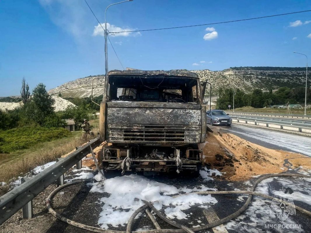 Фото с места тушения грузовика Фото с места тушения грузовика