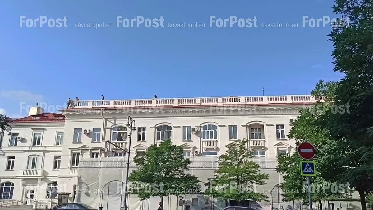 Фасад дома на Большой Морской, 2 выглядит почти готовым