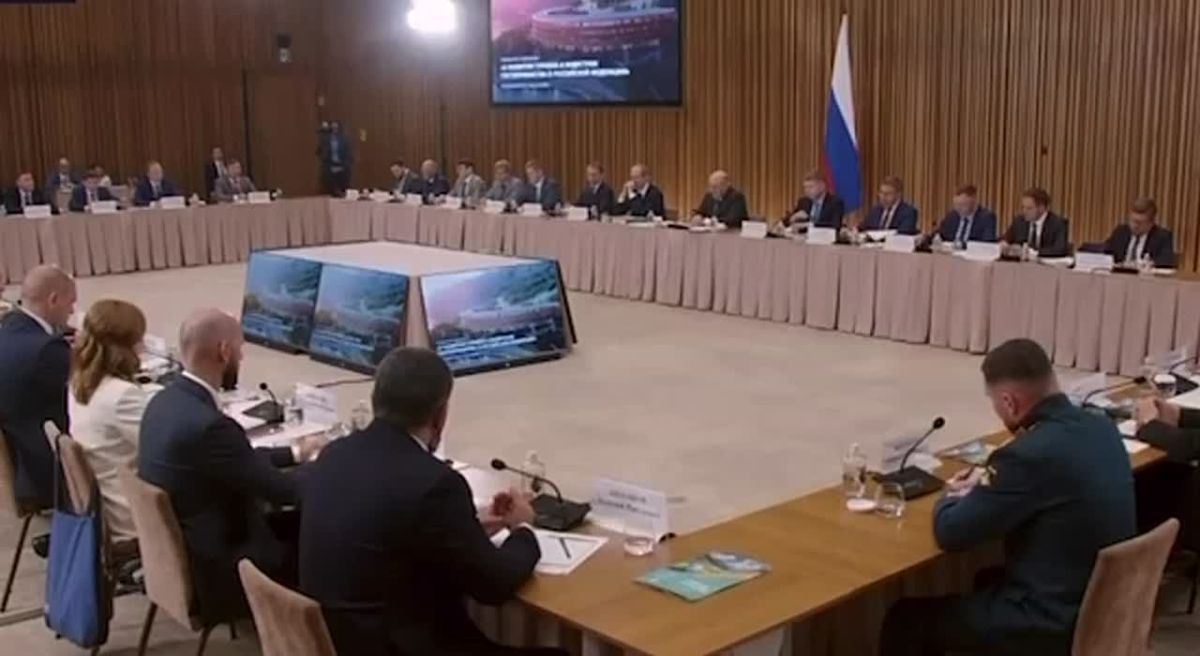 «Туристической отрасли в Крыму и Севастополе в этом году пришлось непросто», — премьер-министр Михаил Мишустин рассказал, что для поддержки отрасли в этих регионах правительство направило 4,3 миллиарда рублей