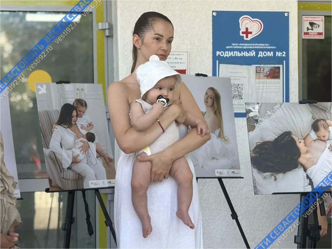 В ГБУЗС «Городская больница № 5 — Центр охраны здоровья матери и ребёнка» состоялось торжественное открытие фотовыставки, посвящённой Всемирной неделе поддержки грудного вскармливания В ГБУЗС «Городская больница № 5 — Центр охраны здоровья матери и ребёнка» состоялось торжественное открытие фотовыставки, посвящённой Всемирной неделе поддержки грудного вскармливания