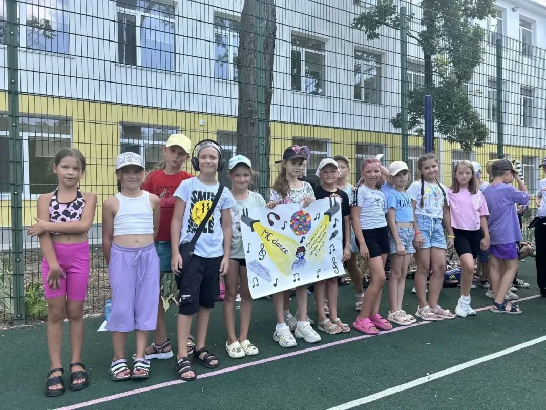 В Севастополе продолжается реализация программы летнего досуга детей и подростков «Планета детства в школах» В Севастополе продолжается реализация программы летнего досуга детей и подростков «Планета детства в школах»