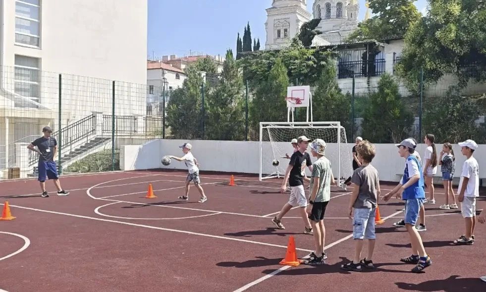 В Севастополе продолжается реализация программы летнего досуга детей и подростков «Планета детства в школах» В Севастополе продолжается реализация программы летнего досуга детей и подростков «Планета детства в школах»