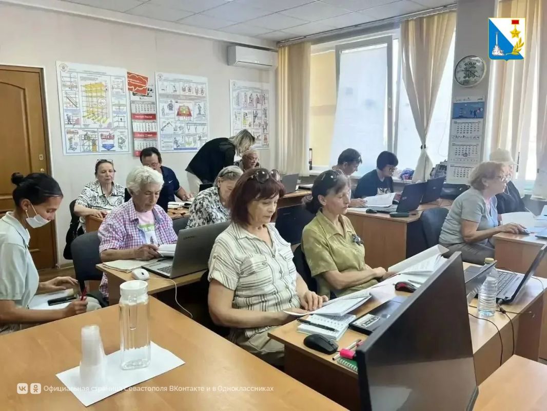Как старшему поколению освоить смартфон и защититься от мошенников? Как старшему поколению освоить смартфон и защититься от мошенников?