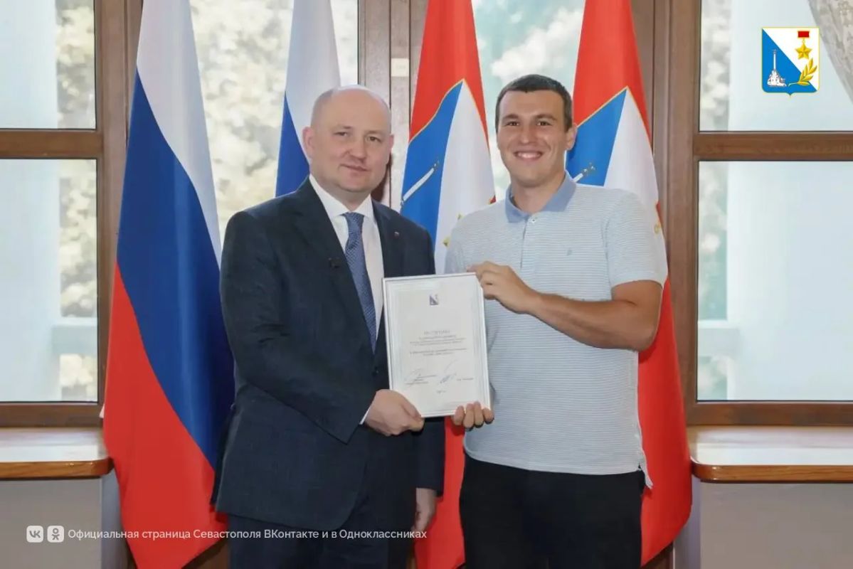 Михаил Развожаев вручил награды работникам строительной отрасли в канун профессионального праздника Михаил Развожаев вручил награды работникам строительной отрасли в канун профессионального праздника