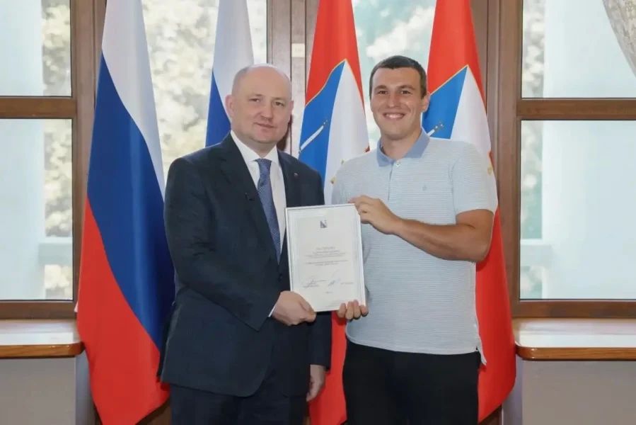 Михаил Развожаев поздравил строителей Севастополя с профессиональным праздником 9 августа в России отметят День строителя. В преддверии праздника Михаил Развожаев встретился с работниками и ветеранами отрасли, поблагодарил... Михаил Развожаев поздравил строителей Севастополя с профессиональным праздником 9 августа в России отметят День строителя. В преддверии праздника Михаил Развожаев встретился с работниками и ветеранами отрасли, поблагодарил...