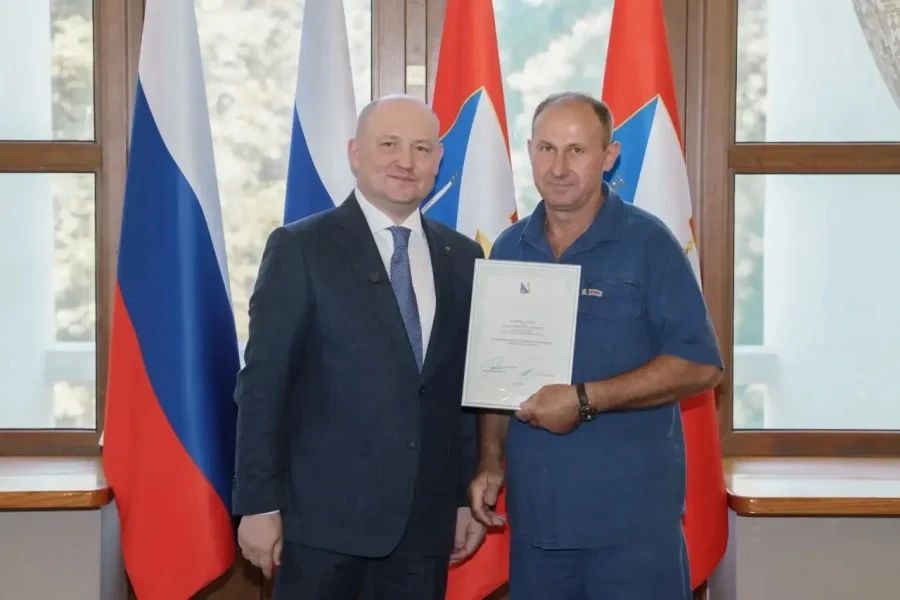 Михаил Развожаев поздравил строителей Севастополя с профессиональным праздником 9 августа в России отметят День строителя. В преддверии праздника Михаил Развожаев встретился с работниками и ветеранами отрасли, поблагодарил... Михаил Развожаев поздравил строителей Севастополя с профессиональным праздником 9 августа в России отметят День строителя. В преддверии праздника Михаил Развожаев встретился с работниками и ветеранами отрасли, поблагодарил...