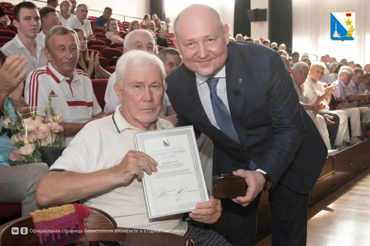 В Севастополе наградили лучших спортсменов и тренеров В Севастополе наградили лучших спортсменов и тренеров