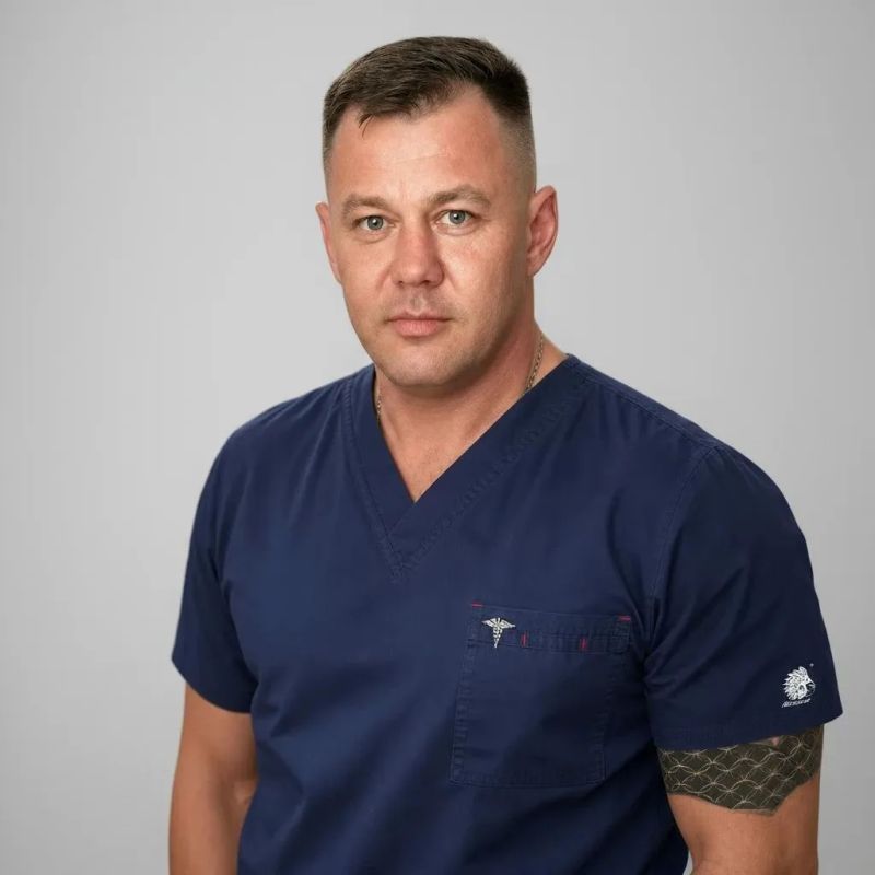 Денис Николаевич Лобко занимает пост заведующего хирургическим отделением Городской больницы № 4 и носит почетное звание заслуженного врача Севастополя Денис Николаевич Лобко занимает пост заведующего хирургическим отделением Городской больницы № 4 и носит почетное звание заслуженного врача Севастополя