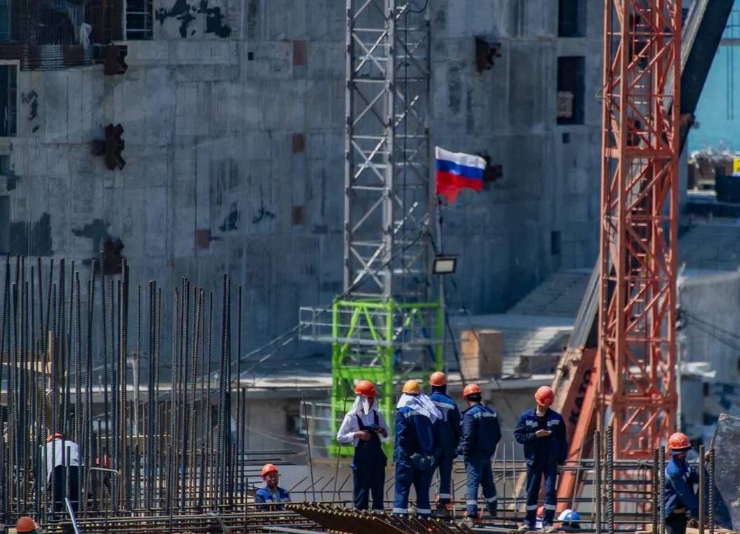 Уважаемые строители, коллеги, друзья! Поздравляю профессиональным праздником – Днем строителя! Уважаемые строители, коллеги, друзья! Поздравляю профессиональным праздником – Днем строителя!