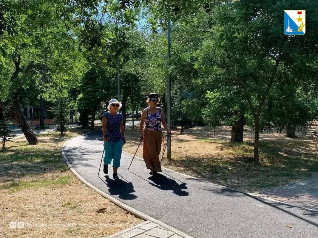 В Севастополе пенсионеров приглашают на бесплатные занятия скандинавской ходьбой В Севастополе пенсионеров приглашают на бесплатные занятия скандинавской ходьбой