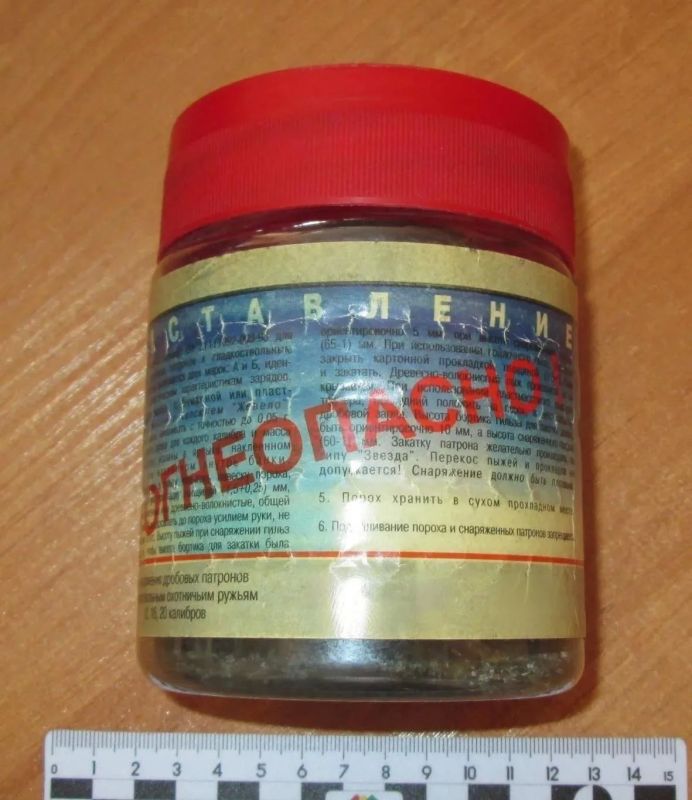 Севастополец спрятал в диване банку с порохом: теперь его будут судить