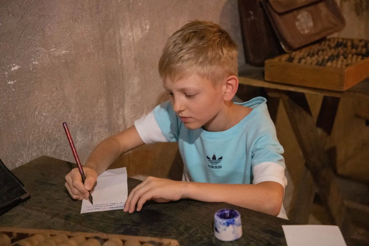 В Севастополе подшефные дети окунулись в историю родного города благодаря члену Общественного совета при УМВД России по г.Севастополю В Севастополе подшефные дети окунулись в историю родного города благодаря члену Общественного совета при УМВД России по г.Севастополю