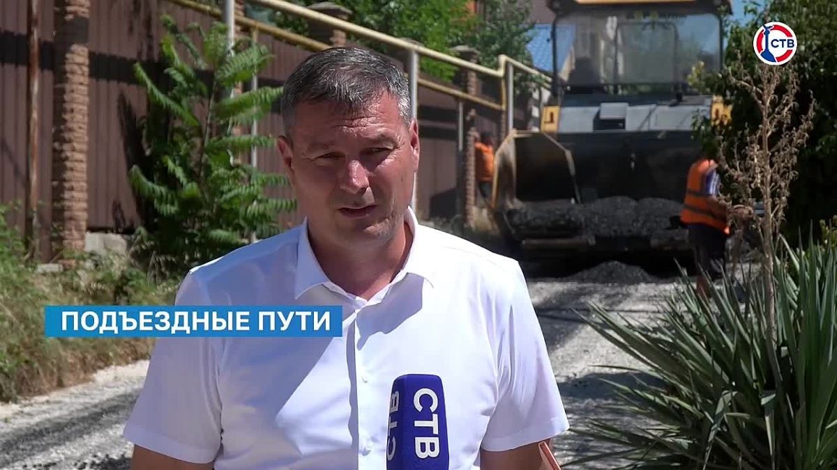 В микрорайоне Дергачи асфальтируют дороги Специалисты уже отремонтировали дорогу к СНТ «Солнечная поляна». Работы идут также на улицах Олега Ищенко и Ивана Шаталина – там уложили щебень и нижний слой асфальта. На улице...