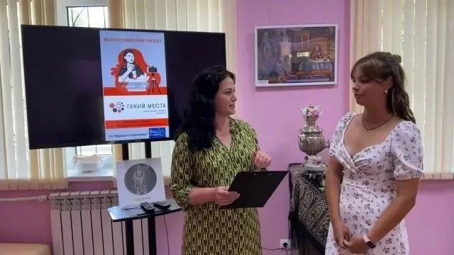 Выставка «Волшебный сундук преданий» открылась в Центре гуманитарно-технической информации