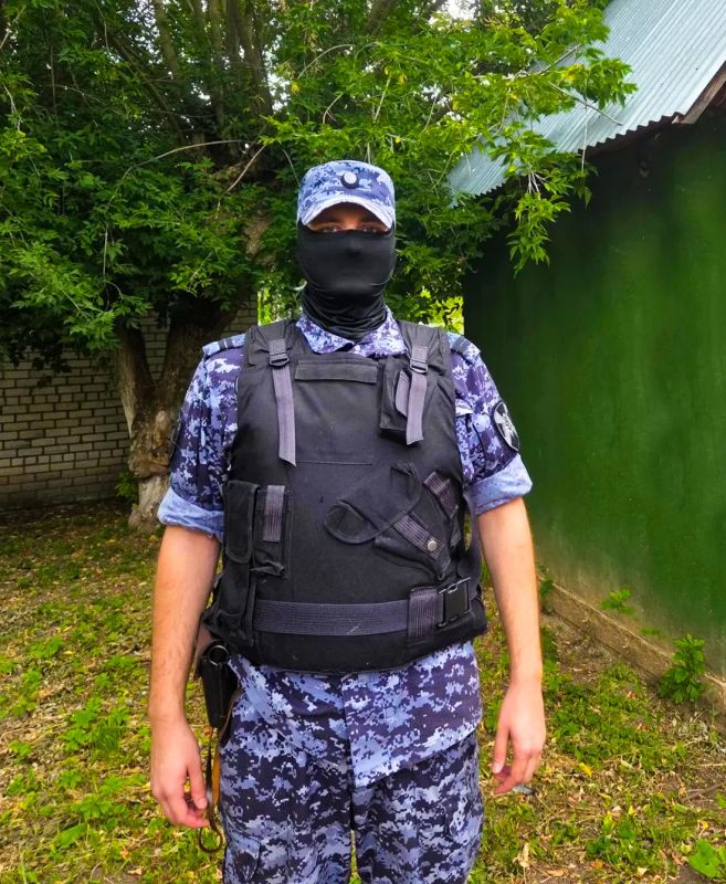 #ЗнайНаших. Во Всемирный День гуманитарной помощи героем рубрики «Знай наших» стал сотрудник Дмитровского отдела вневедомственной охраны Главного управления Росгвардии по Московской области младший сержант полиции Николай Г #ЗнайНаших. Во Всемирный День гуманитарной помощи героем рубрики «Знай наших» стал сотрудник Дмитровского отдела вневедомственной охраны Главного управления Росгвардии по Московской области младший сержант полиции Николай Г