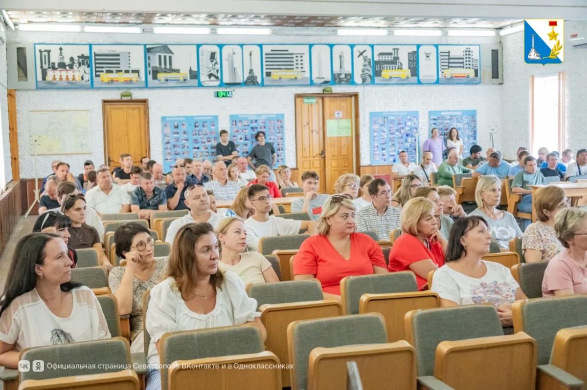 Водители севастопольских троллейбусов и автобусов прошли курсы первой помощи Водители севастопольских троллейбусов и автобусов прошли курсы первой помощи